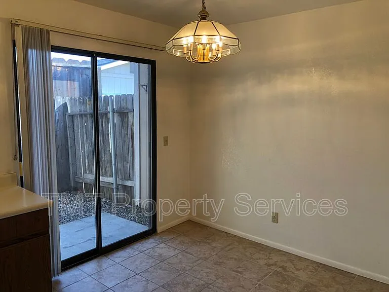 172 W Price St #2 — Photo 5
