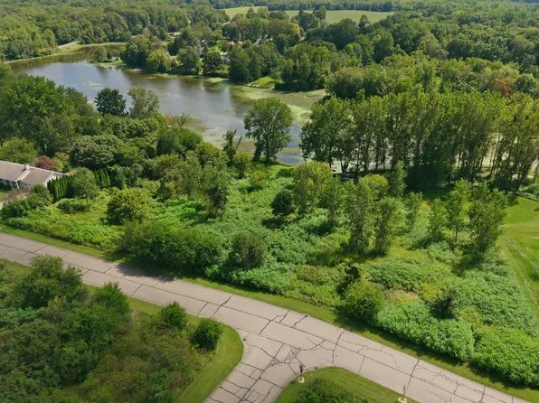 2686 W Lakeland Dr, Berrien Springs, MI 49103