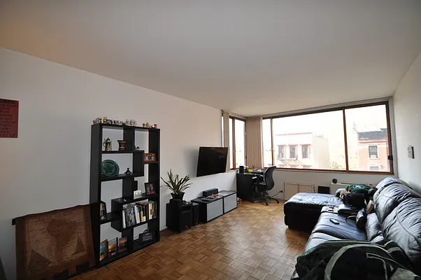 Sold by Manhattan Residential Group | media 3