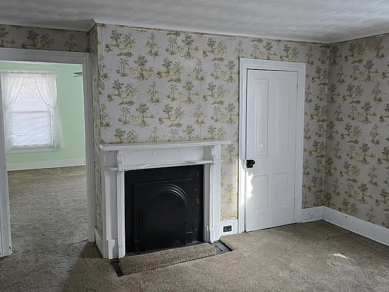 213 Roxbury St — Photo 6
