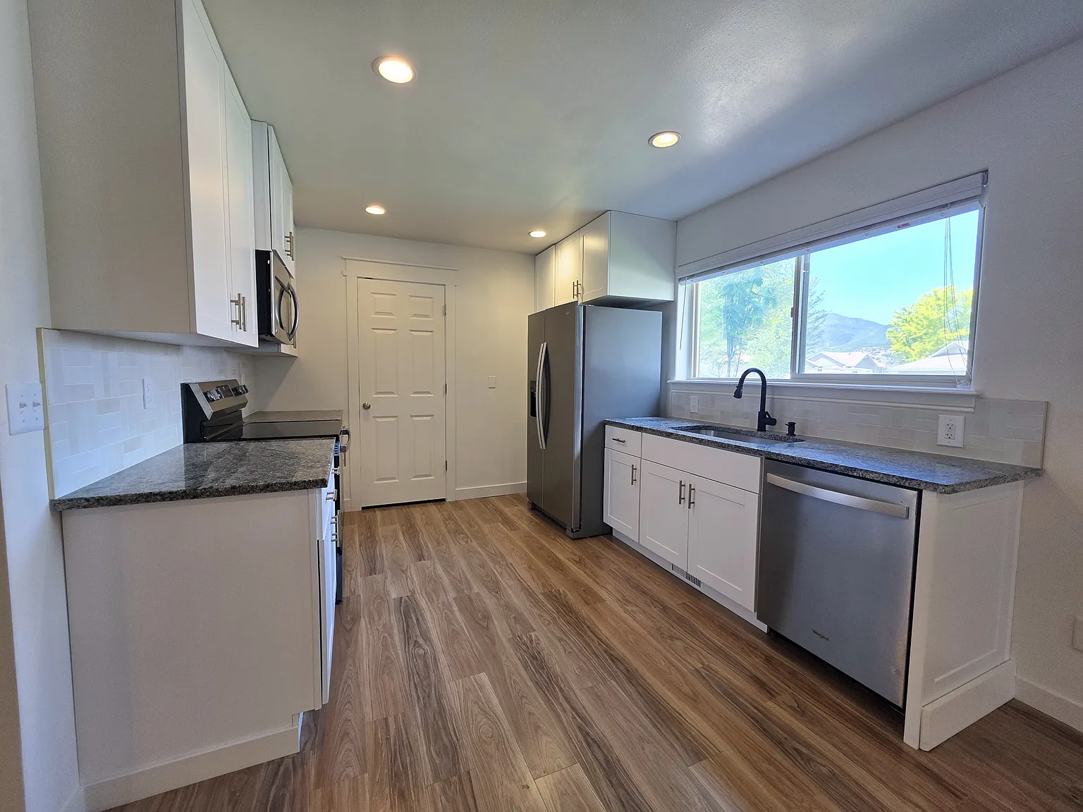 2 bed, 1200 sqft, $1,800 — Photo 1
