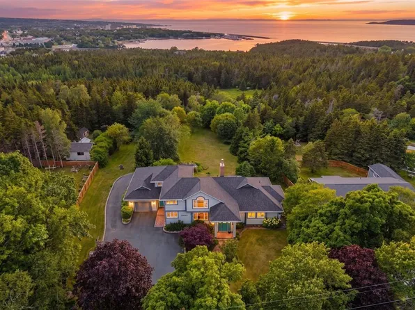 35 Cherry Lane, Conception Bay South, NL A1W3B4