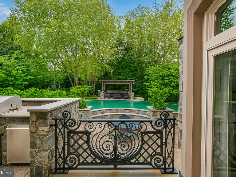 8305 Fox Haven Dr — Photo 51