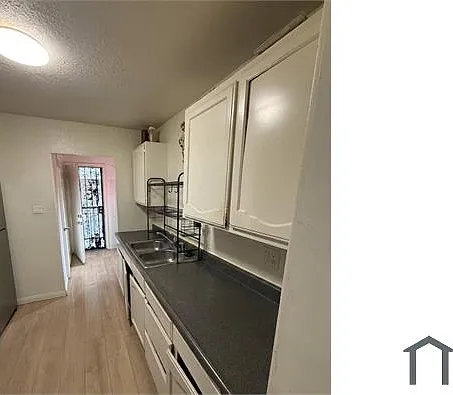 523 W 50th St — Photo 14