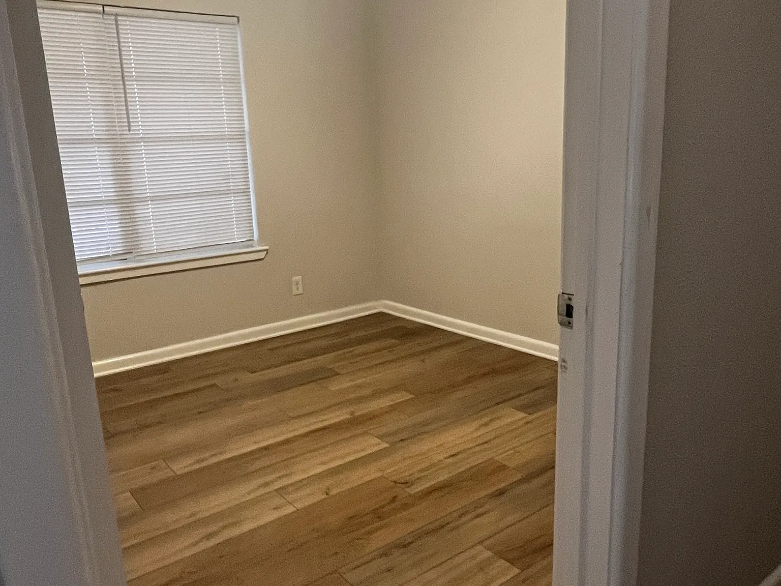 3 bed, 1.5 bath, 1572 sqft, $1,550 — Photo 3
