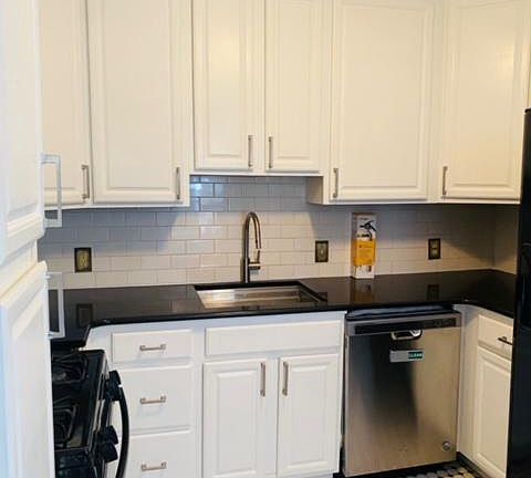 5th image of 2825 W Oxford St