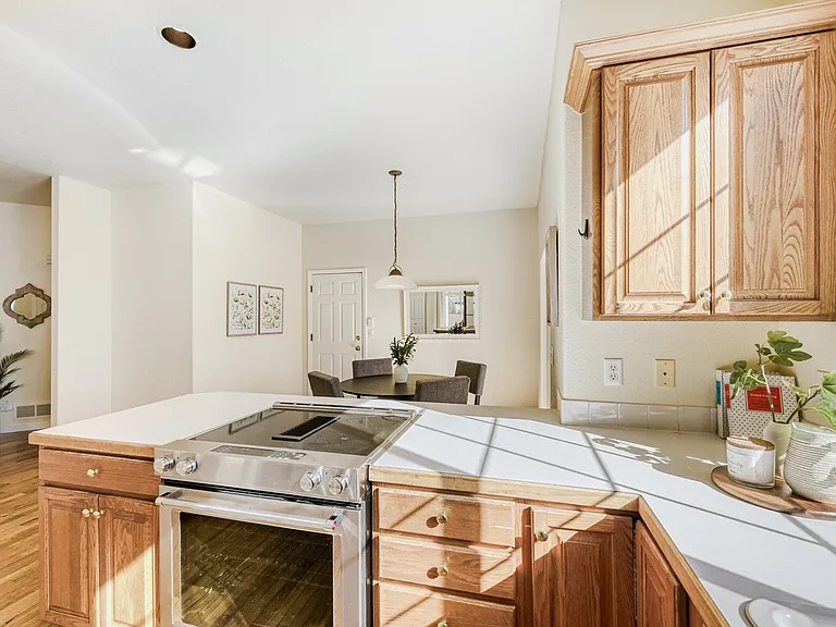 736 Club Cir — Photo 17