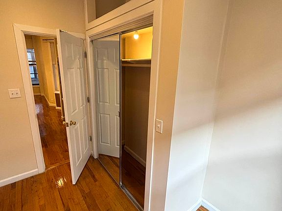 5th image of 608 E 9th St APT 21