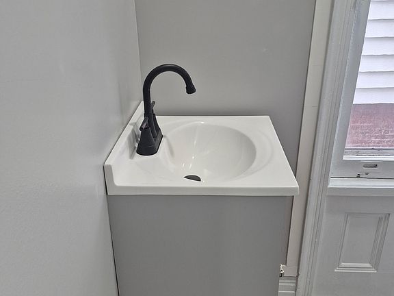3rd image of 185 N Grove St #10-13