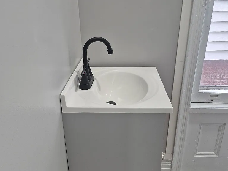 185 N Grove St #10 — Photo 3