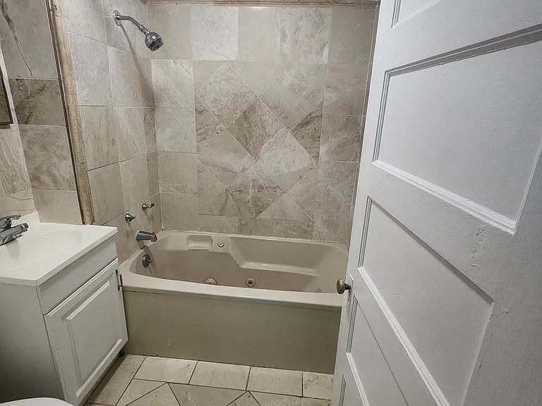 642 Elmwood Ave #1 — Photo 15