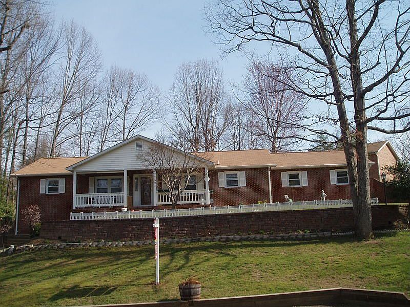 1st image of 1010 Spain Dr