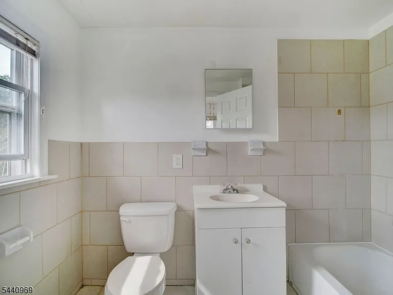 143 Huntington Ter #2R — Photo 12