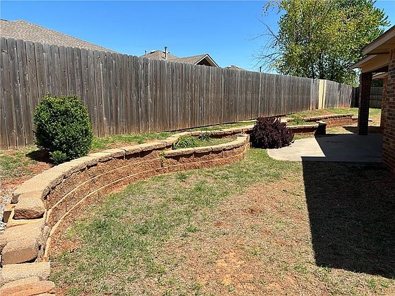 2nd image of 805 Ashwood Ln
