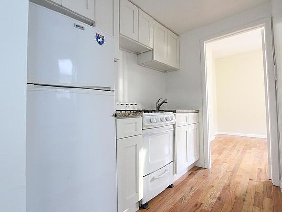 4th image of 402 Riverdale Ave APT 4B