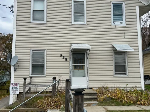 938 Riverside Dr, North Grosvenordale, CT
