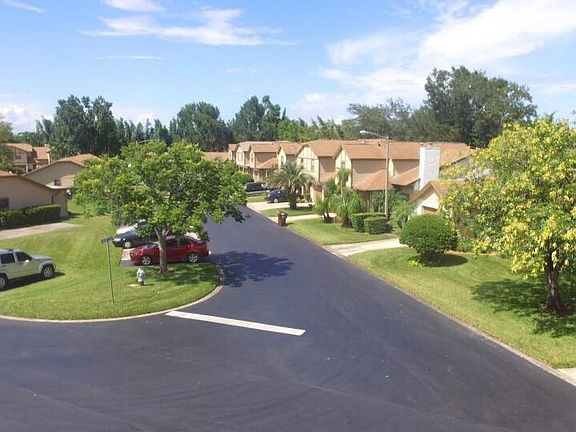 4th image of 1012 Barcelona Dr