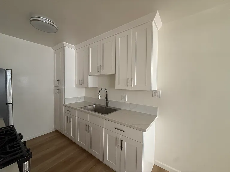 423 S Sherbourne Dr #6 — Photo 5