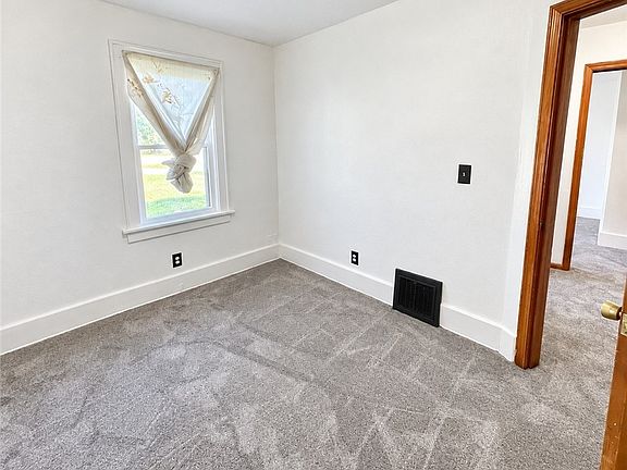 5th image of 1034 Clay St