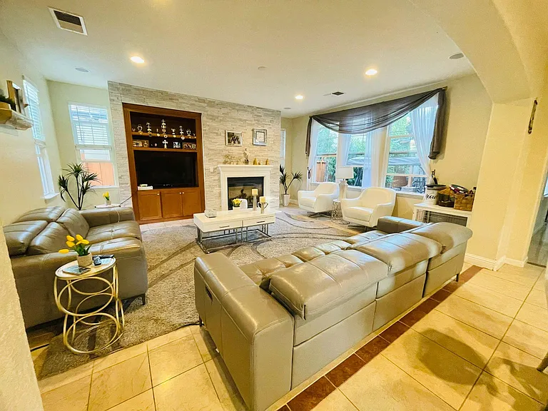 381 W Alameda Dr — Photo 24
