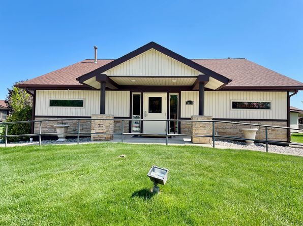 40805 Newport Dr, Plymouth, MI 48170