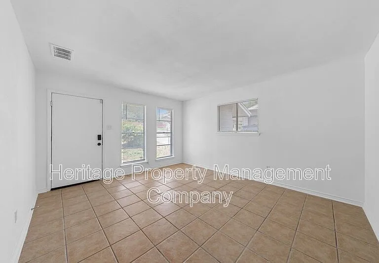 4942 Driskill St — Photo 4