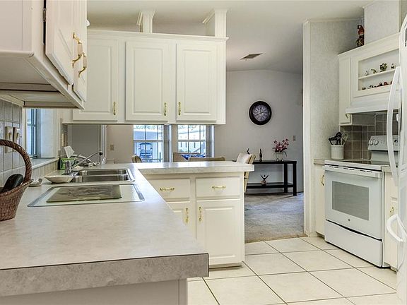 5th image of 2100 KINGS HIGHWAY #390