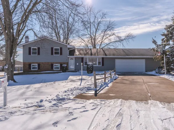 9507 Grandville Pl, Bloomington, IL 61705