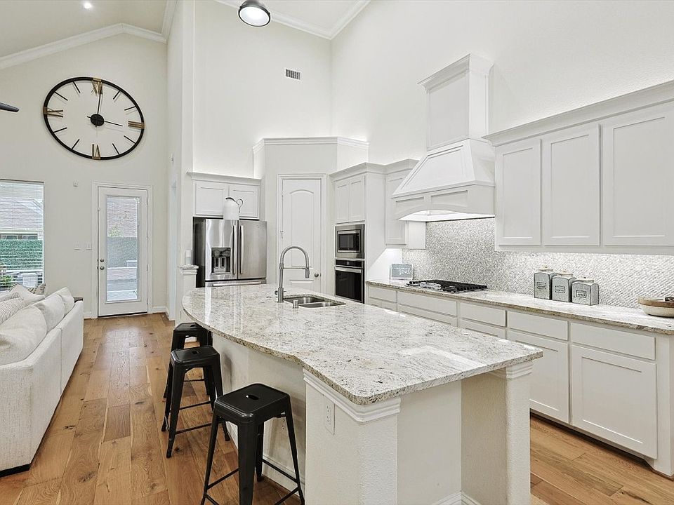 1st image of 102 Spanish Bluebell Dr