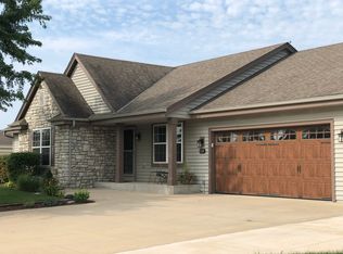1240 Wrenfield Way, Oconomowoc, WI 53066