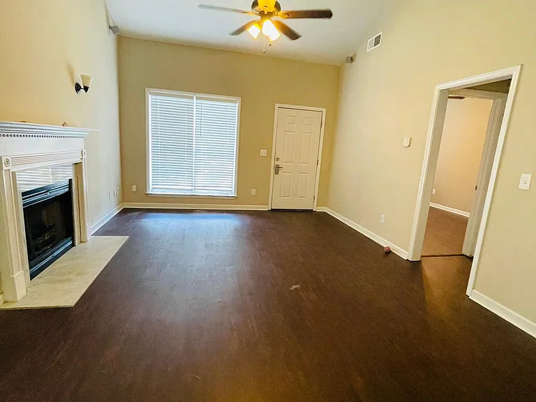 102 Frances Ln — Photo 7