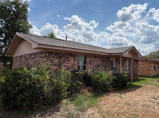 920 E Burnett St, Calvert, TX 77837