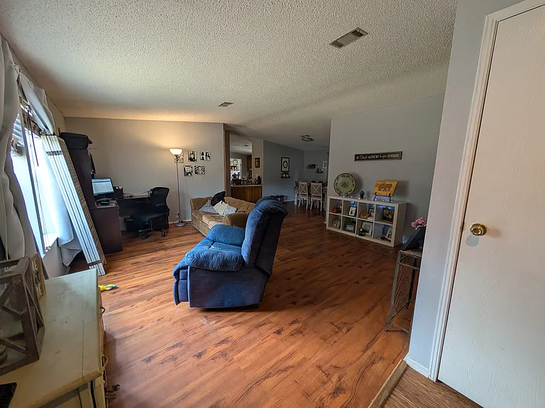 5620 Kelly Dr — Photo 2
