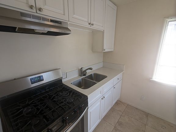 2nd image of 5149 Cahuenga Blvd #3