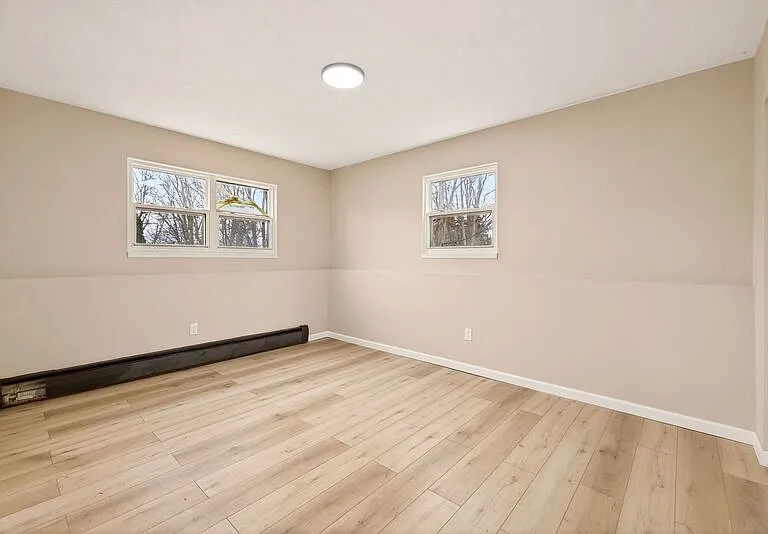 Holcomb Village Apartments — Photo 15