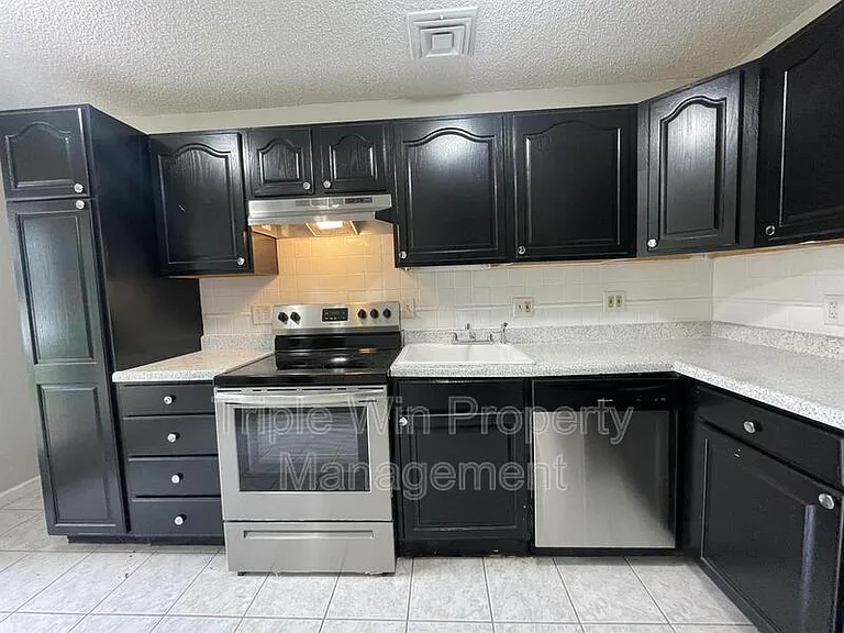 3125 Saint Catherine St — Photo 17