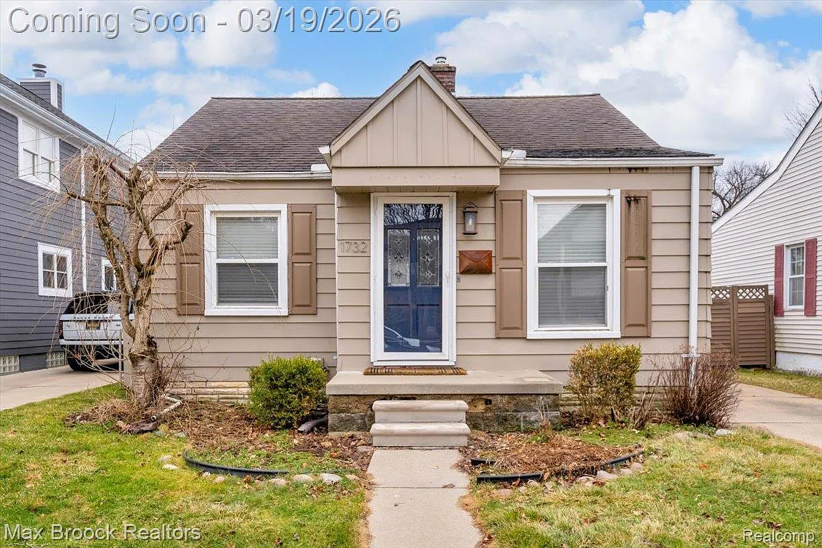 1732 Holland Ave photo 1