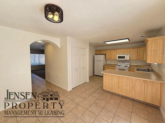 5th image of 1301 W Indian Hills Dr Unit 15