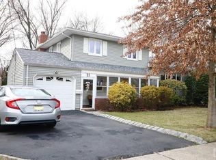 21 Renninger Rd, Metuchen, NJ 08840