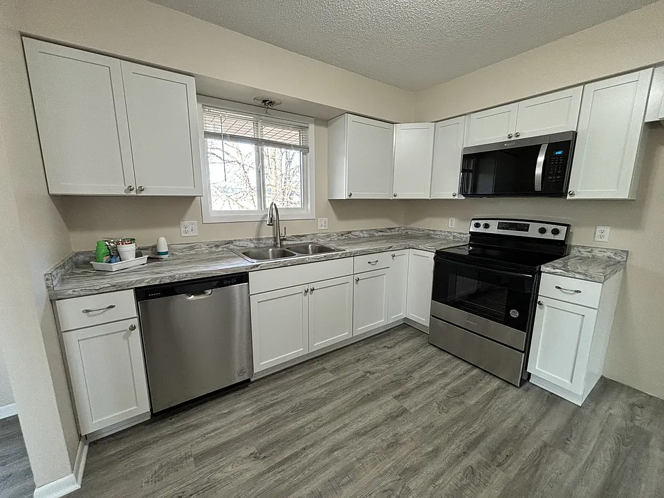 1860 Meadowvale Rd NW #8