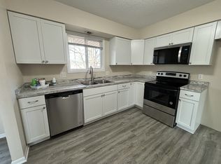 1860 Meadowvale Rd NW #8, Elk River, MN 55330