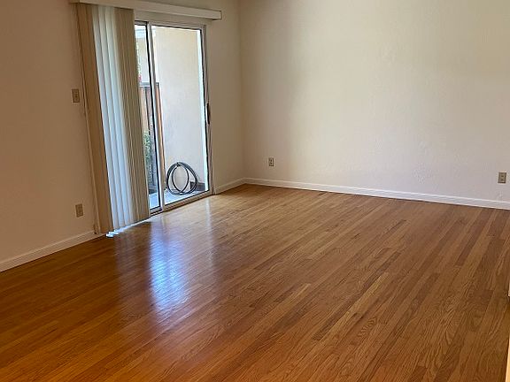 4th image of 1245 Parkington Ave