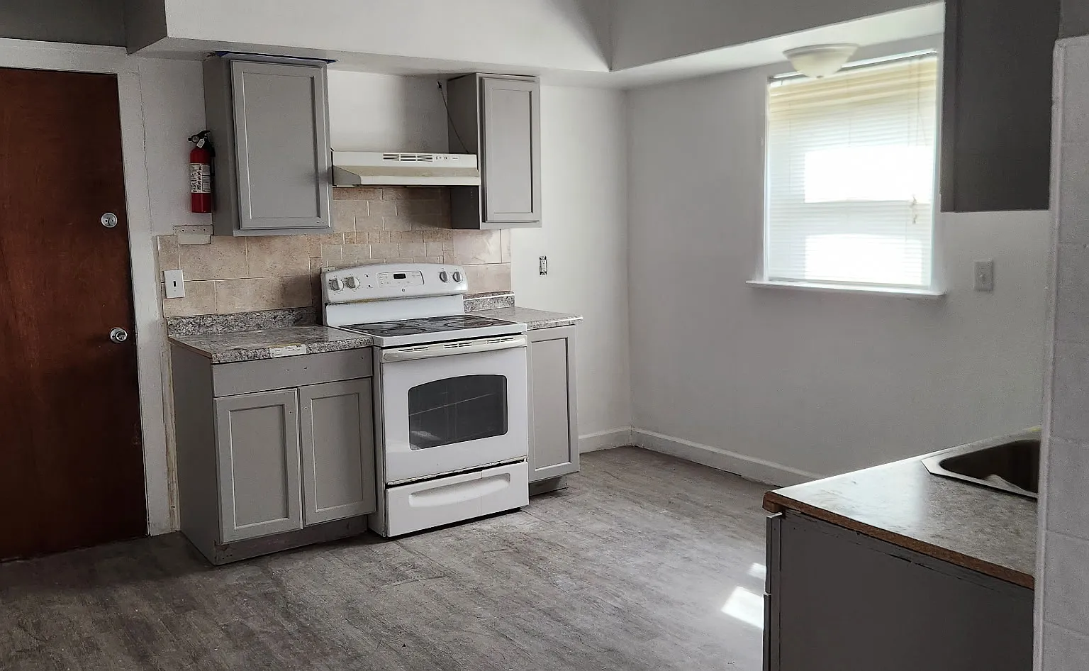 3 bed, 1176 sqft, $1,700 — Photo 2