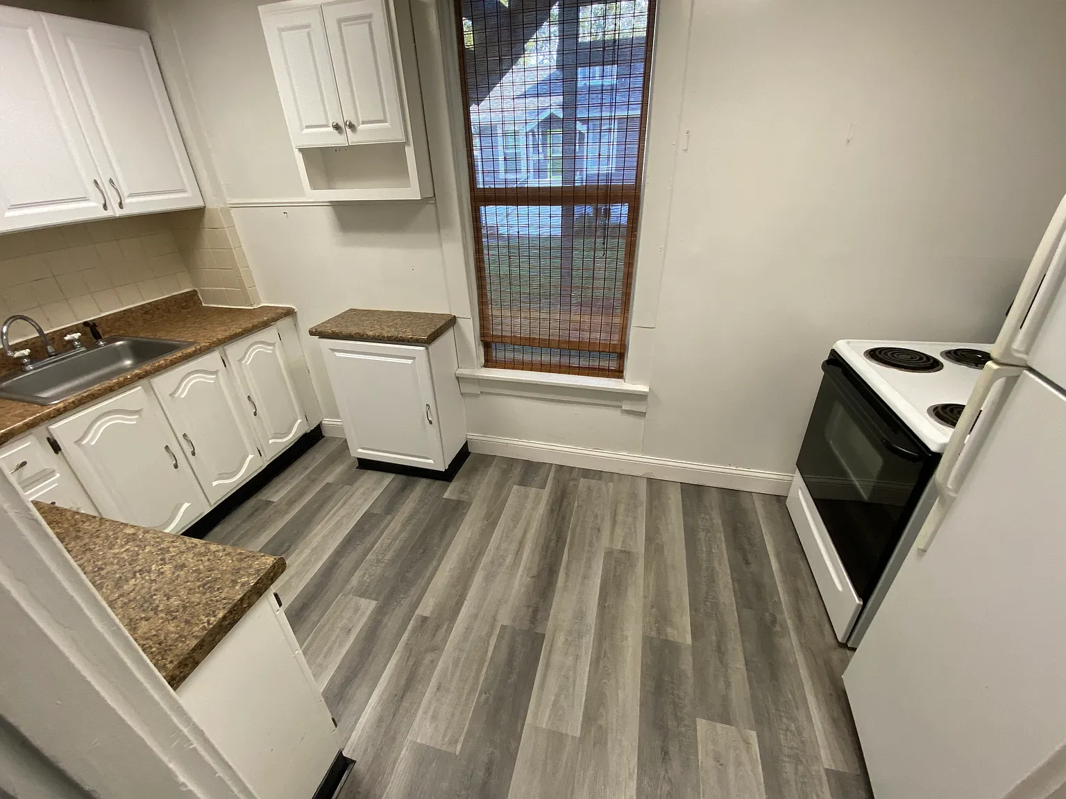 2 bed, 1000 sqft, $1,450 — Photo 2