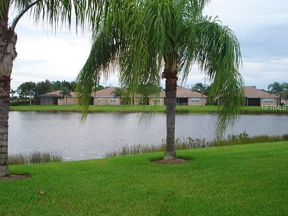 2nd image of 211 Fairway Isles Ln
