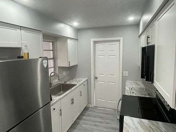 4th image of 210 S Candler Ave