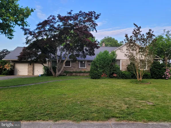 33 Northwood Dr, Vineland, NJ 08360