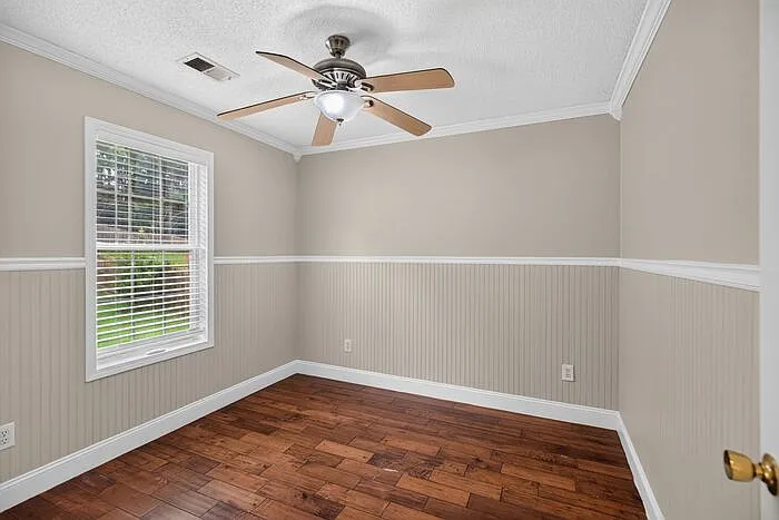 390 Silverthorn Dr NW — Photo 10