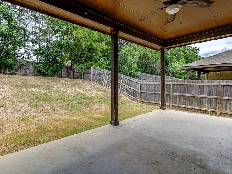 1042 Carolyn Cv — Photo 19
