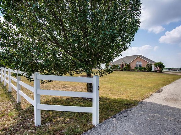 3rd image of 915 Wickwood Ct